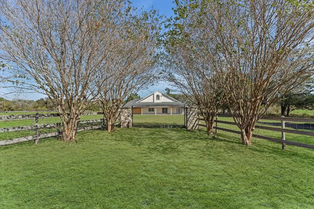 400 Homeyer Mountain Road, Burton, TX 77835