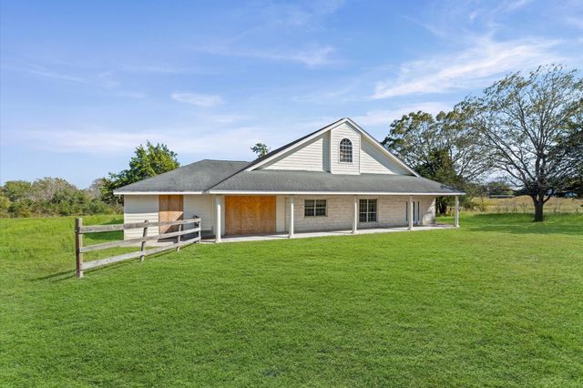 400 Homeyer Mountain Road, Burton, TX 77835