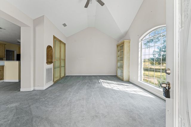 400 Homeyer Mountain Road, Burton, TX 77835