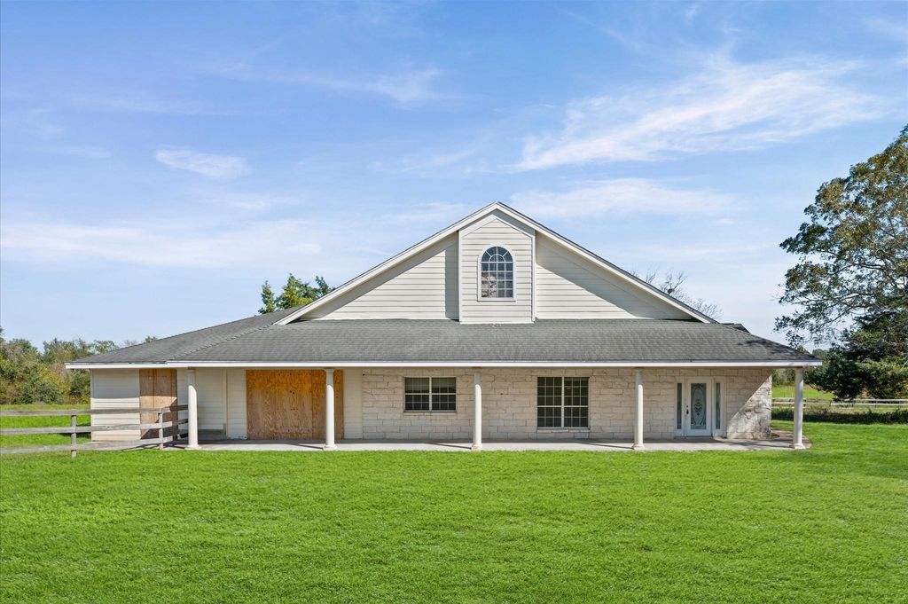 400 Homeyer Mountain Road, Burton, TX 77835