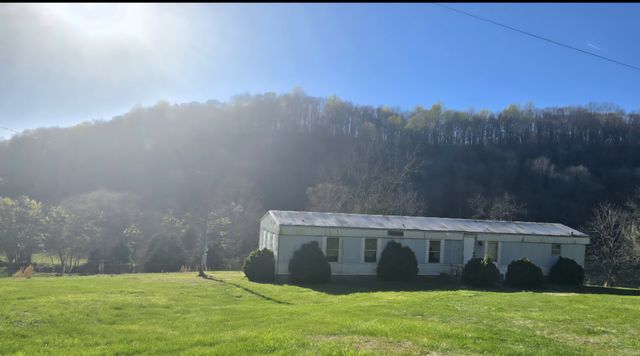 109 Creek Bend Ln, Manchester, TN 37355
