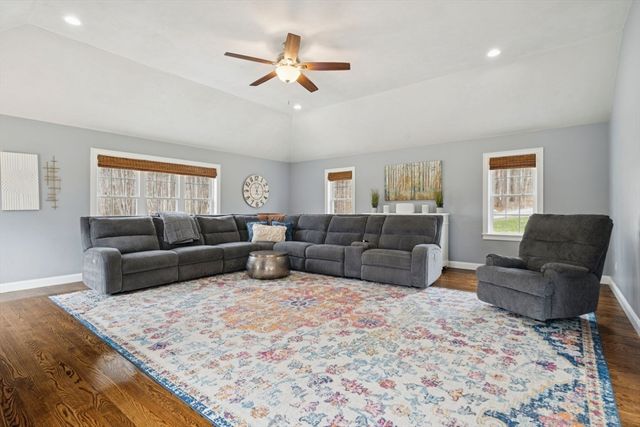 93 Glenwood Pl Ext, Rutland, MA 01543