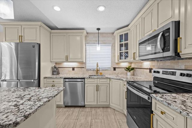 7318 S KISSIMMEE STREET, Tampa, FL 33616