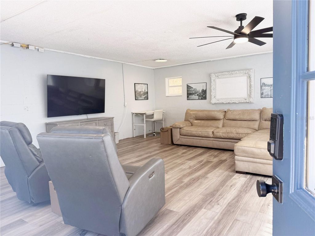 Image 33 of property listing at 7318 S KISSIMMEE STREET, Tampa, FL 33616