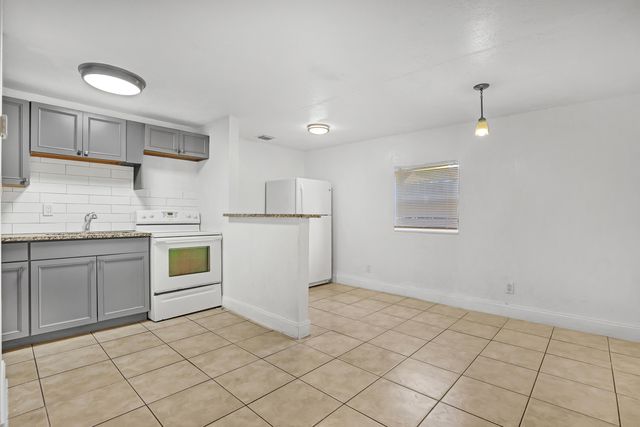 180 W 15th Street, Riviera Beach, FL 33404