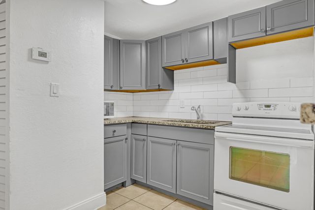 180 W 15th Street, Riviera Beach, FL 33404