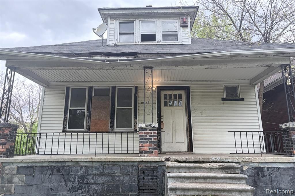 10449 Sterritt Street, Detroit, MI 48213