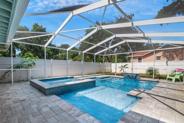 1600 LORETTA AVENUE NW, Largo, FL 33770