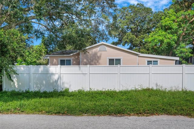 1600 LORETTA AVENUE NW, Largo, FL 33770
