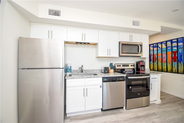 800 Sandcastle Dr 110, Port Aransas, TX 78373
