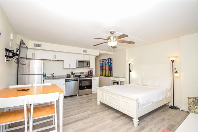 800 Sandcastle Dr 110, Port Aransas, TX 78373