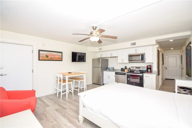 800 Sandcastle Dr 110, Port Aransas, TX 78373