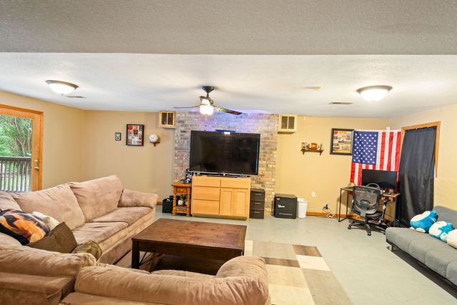 645 W Lancashire Boulevard, Bella Vista, AR 72715