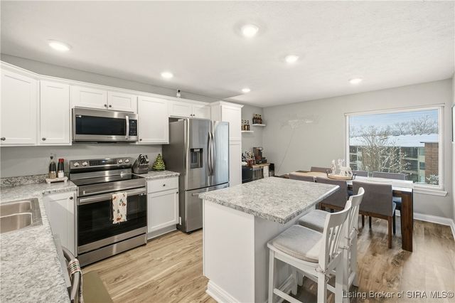 5 Lakeshore Drive, Clarksville, IN 47129