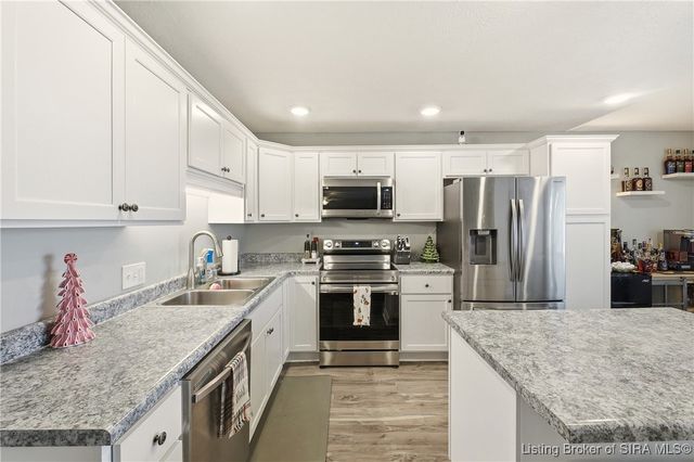 5 Lakeshore Drive, Clarksville, IN 47129