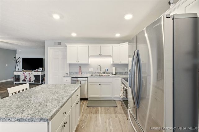 5 Lakeshore Drive, Clarksville, IN 47129