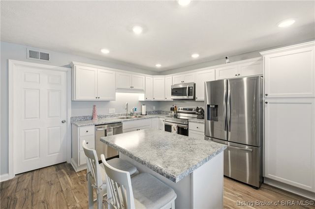 5 Lakeshore Drive, Clarksville, IN 47129