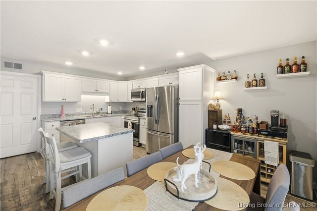 5 Lakeshore Drive, Clarksville, IN 47129