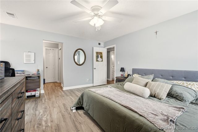 5 Lakeshore Drive, Clarksville, IN 47129