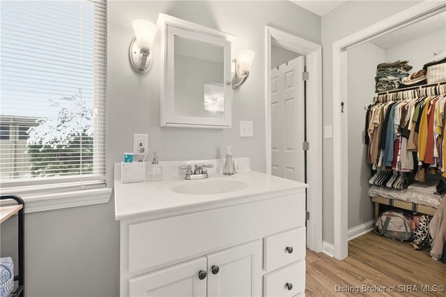 5 Lakeshore Drive, Clarksville, IN 47129