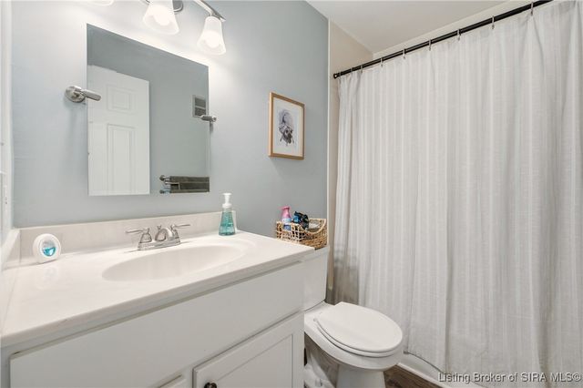 5 Lakeshore Drive, Clarksville, IN 47129