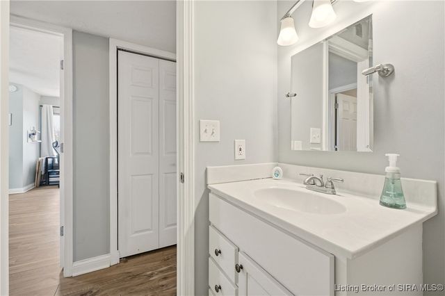 5 Lakeshore Drive, Clarksville, IN 47129