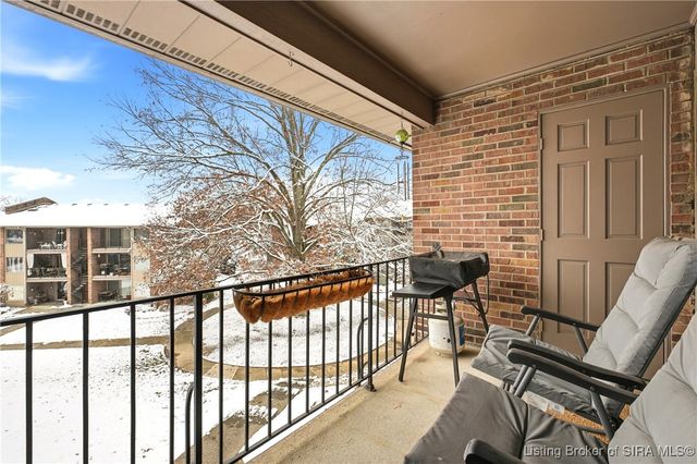 5 Lakeshore Drive, Clarksville, IN 47129