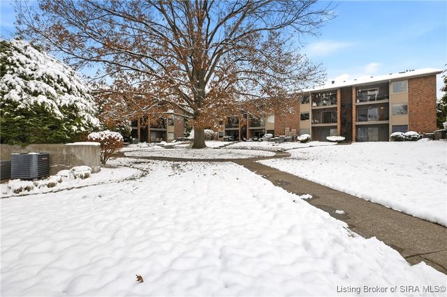 5 Lakeshore Drive, Clarksville, IN 47129