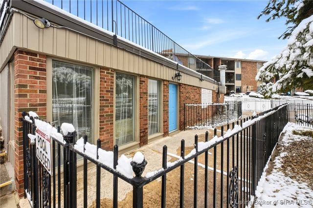 5 Lakeshore Drive, Clarksville, IN 47129