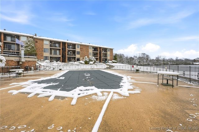 5 Lakeshore Drive, Clarksville, IN 47129