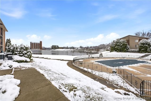 5 Lakeshore Drive, Clarksville, IN 47129