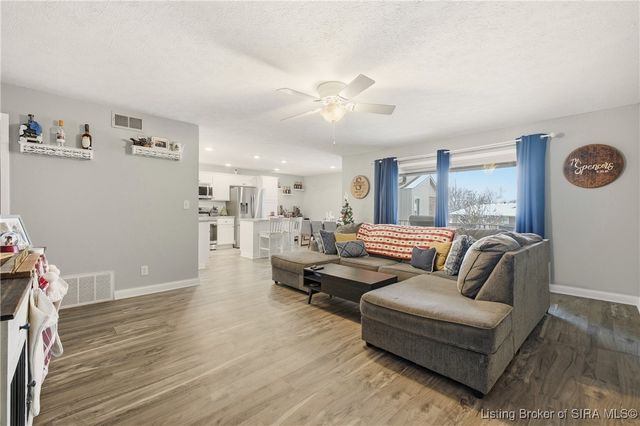 5 Lakeshore Drive, Clarksville, IN 47129