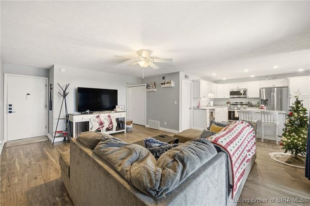 5 Lakeshore Drive, Clarksville, IN 47129