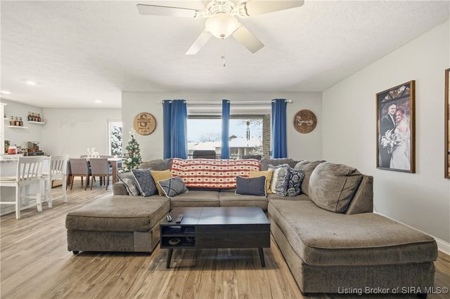 5 Lakeshore Drive, Clarksville, IN 47129