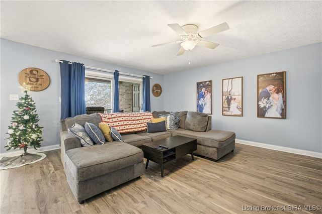 5 Lakeshore Drive, Clarksville, IN 47129