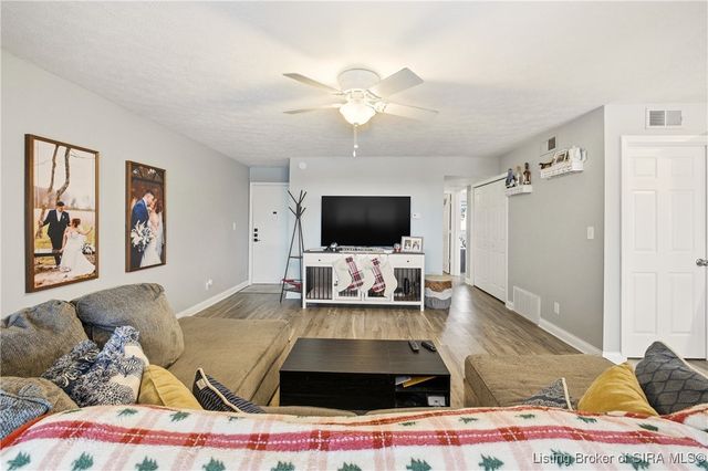 5 Lakeshore Drive, Clarksville, IN 47129