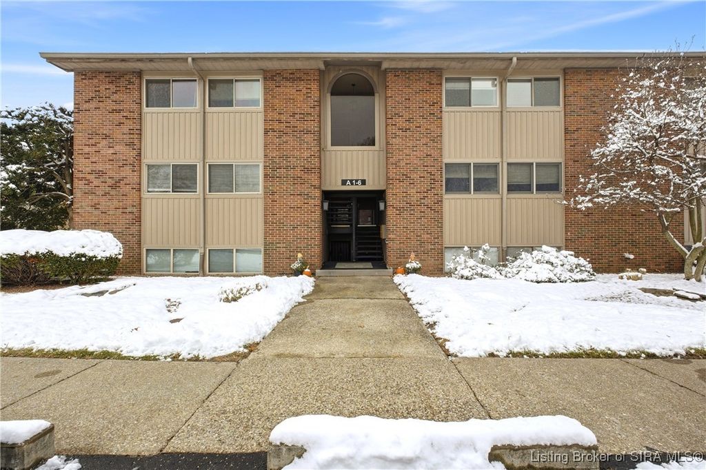 5 Lakeshore Drive, Clarksville, IN 47129