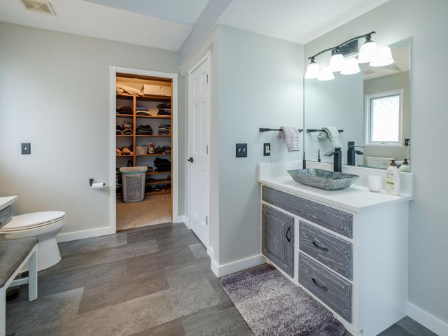 1821 Lakeview Drive, Portage, MI 49002