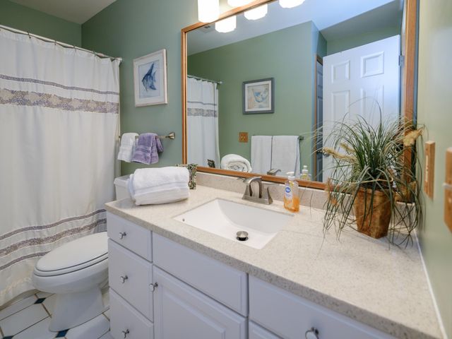 1821 Lakeview Drive, Portage, MI 49002