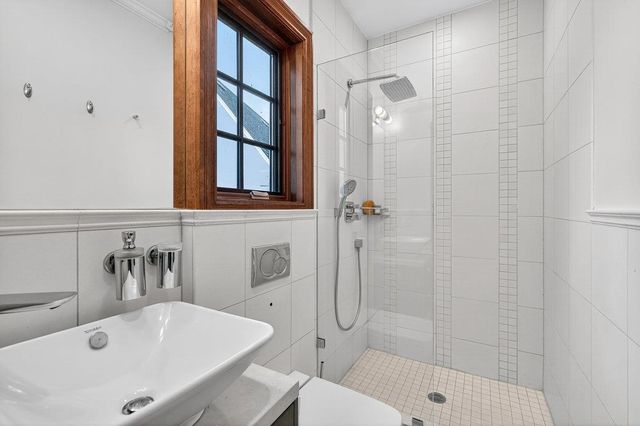 195 Warren Road, San Mateo, CA 94401