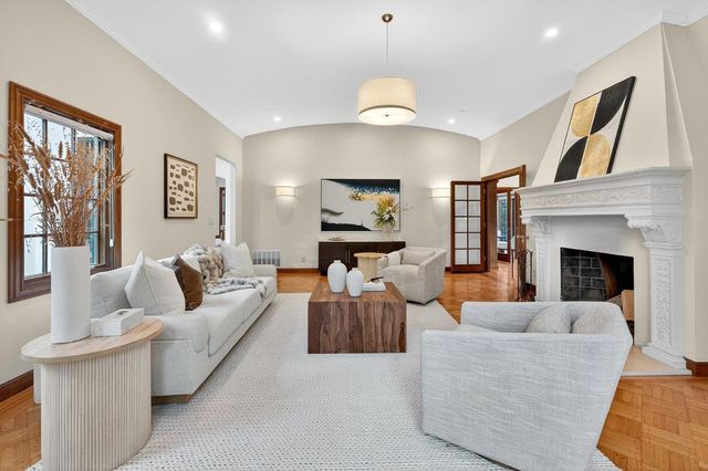 195 Warren Road, San Mateo, CA 94401