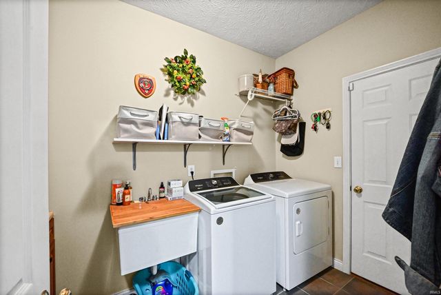 663 N Admirals Pointe Drive, Lafayette, IN 47909