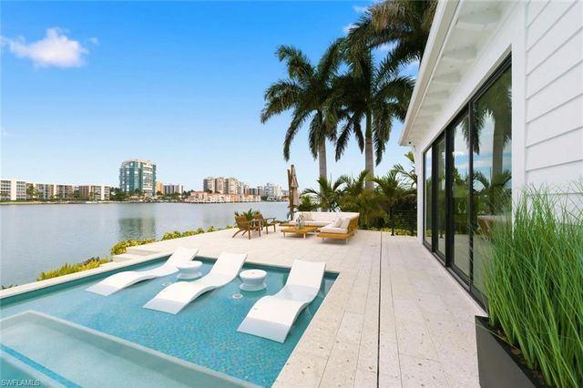 200 Bahia PT, Naples, FL 34103