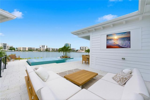 200 Bahia PT, Naples, FL 34103