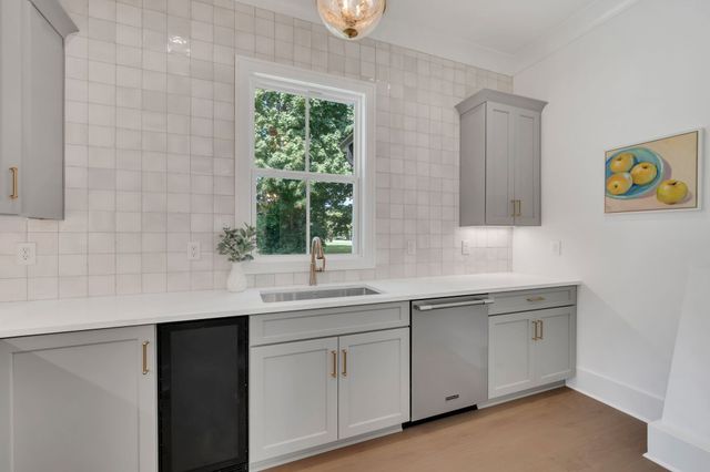 5441 Wakefield Dr, Nashville, TN 37220