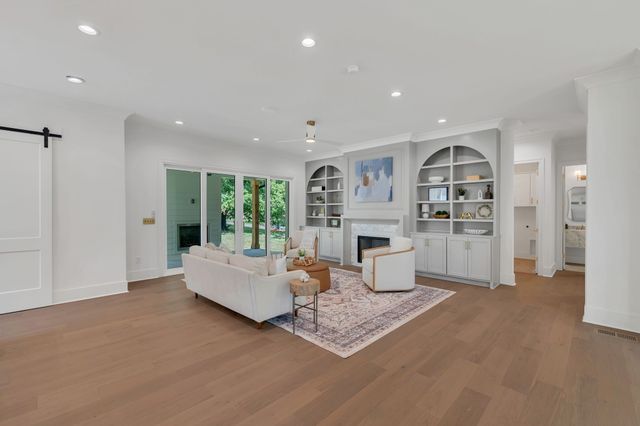 5441 Wakefield Dr, Nashville, TN 37220