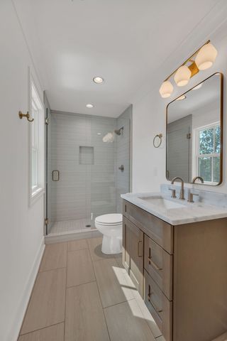 5441 Wakefield Dr, Nashville, TN 37220