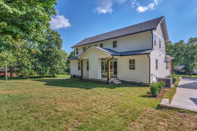 5441 Wakefield Dr, Nashville, TN 37220