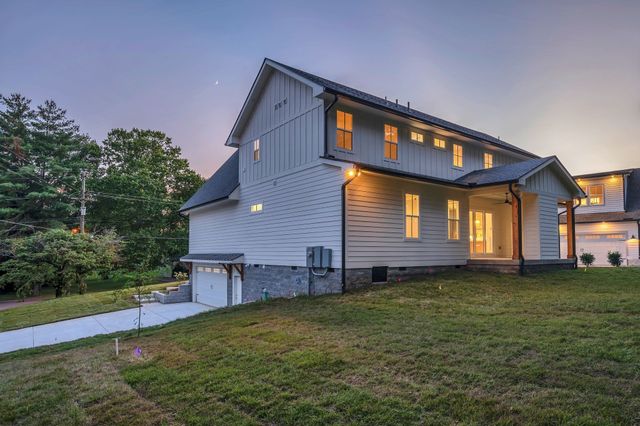 5441 Wakefield Dr, Nashville, TN 37220