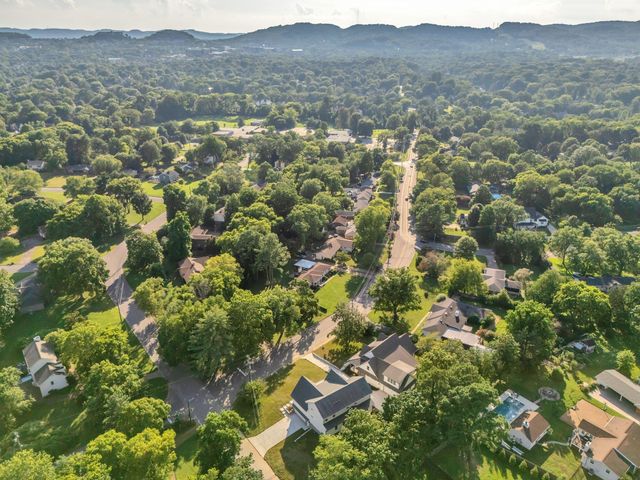 5441 Wakefield Dr, Nashville, TN 37220